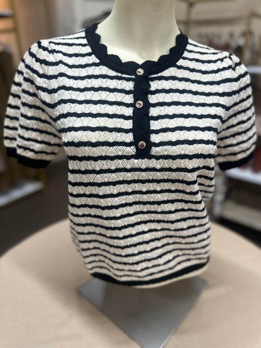 Scalloped Trim Bronze Button Black